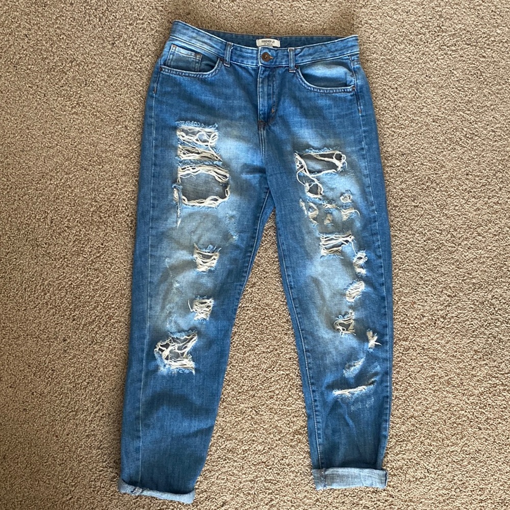 Distressed jeans size 27
